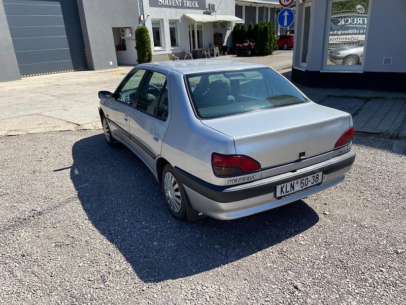 Peugeot 306 (1995) ST, 1.8 74kW, Automat - fotka 6 z 20