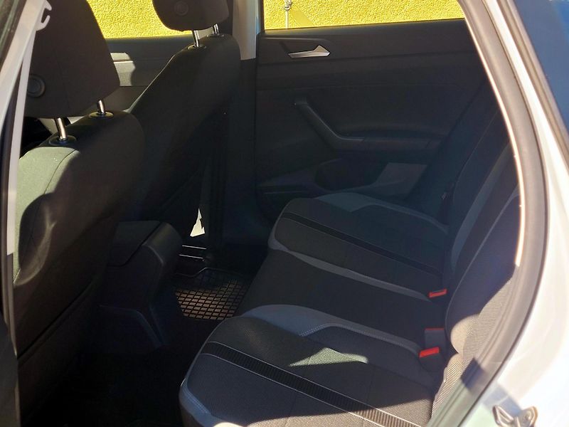 Volkswagen Polo 1,0TSi DSG Highline CEBIA - fotka 17 z 46