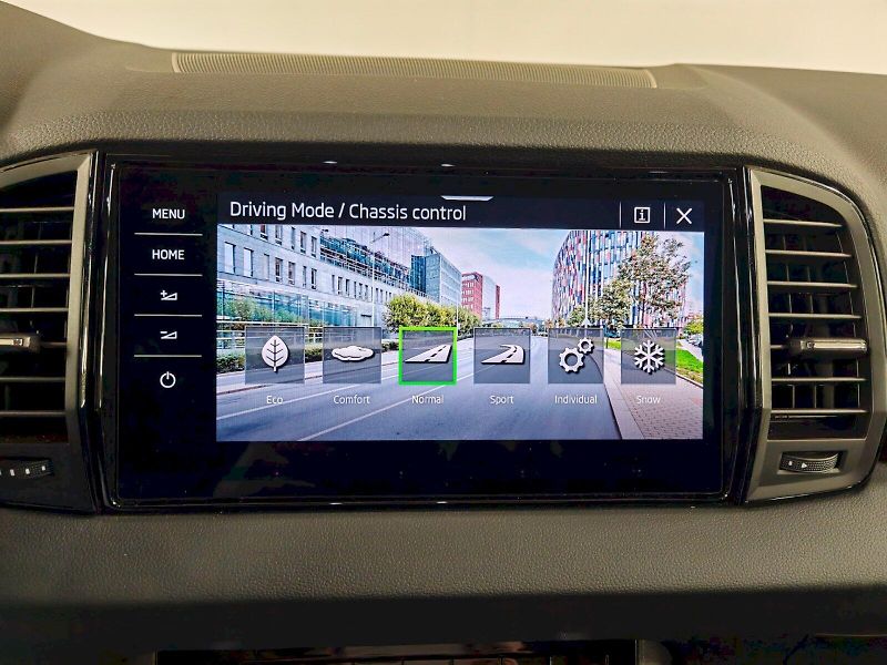 Škoda Karoq (2024) 2.0 TDI 110 kW DSG 4x4 Sportli - fotka 10 z 32