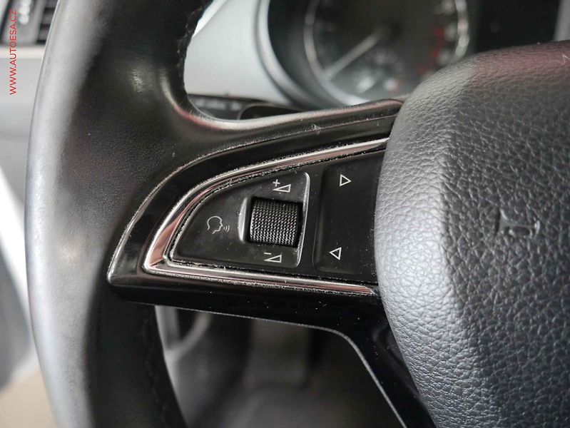 Škoda Octavia (2015) 2.0 TDi, ČR, DSG, AC, park - fotka 14 z 20