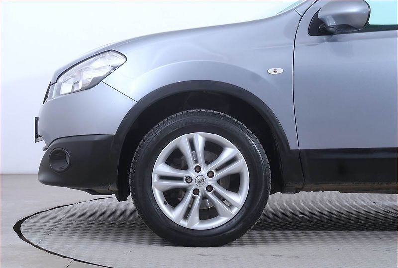 Nissan Qashqai (2010) 1.6, Navi, Tempomat - fotka 14 z 18