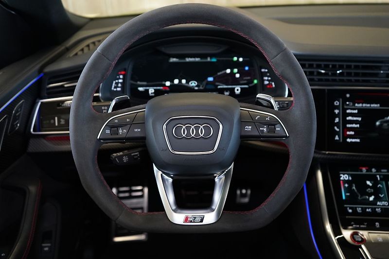 Audi RS Q8 Exclusive, Karbon brzdy, Pano - fotka 28 z 50