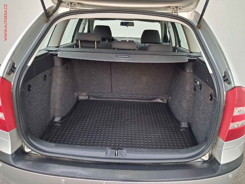 Škoda Octavia (2005) 2.0 FSI 4x4, ČR, AC, TZ - fotka 7 z 17
