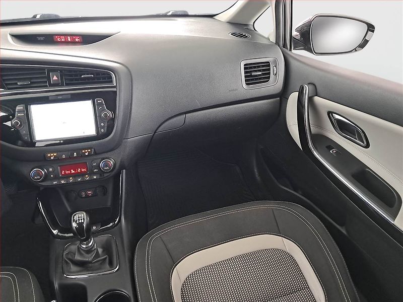 Kia Ceed (2017) 1.6 GDI, ČR,1.maj, Serv.kniha - fotka 8 z 17