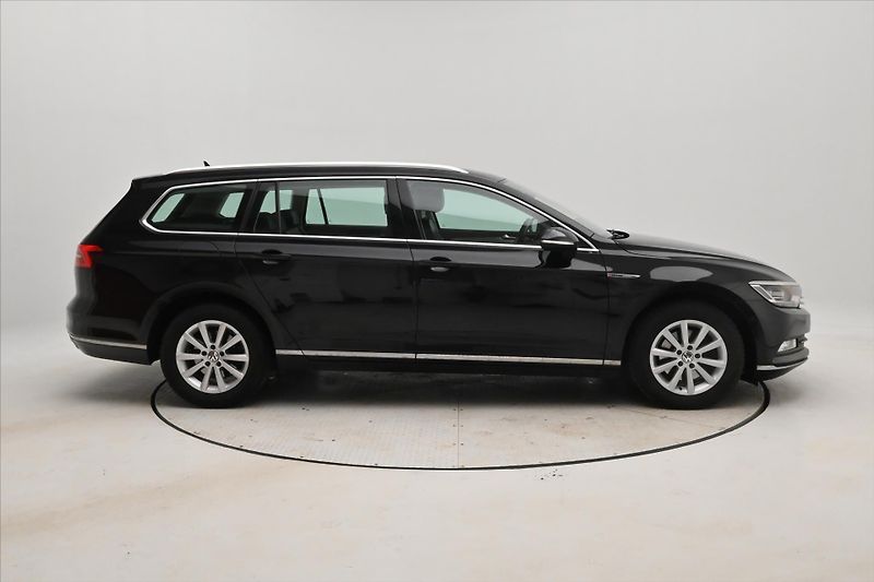 Volkswagen Passat 2,0 TDI 140 kW DSG 4Motion Zár - fotka 4 z 31