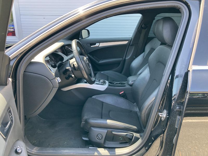 Audi A4 (2011) S-line Avant 3,0TDi V6 176kW  - fotka 15 z 22