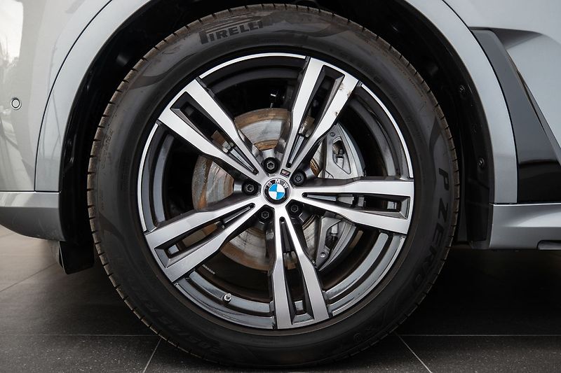 BMW X7 xDrive 40d LED/360 - fotka 29 z 31
