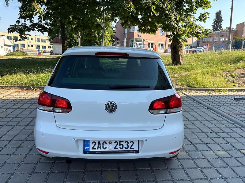 Volkswagen Golf (2011) - fotka 14 z 36
