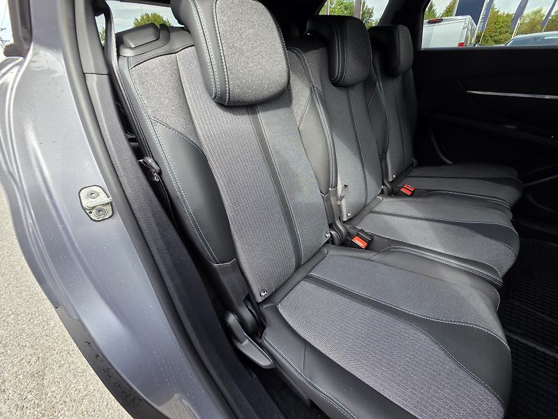 Peugeot 5008 (2024) 1.2 PT 130 ALLURE PACK EAT8 - fotka 11 z 34