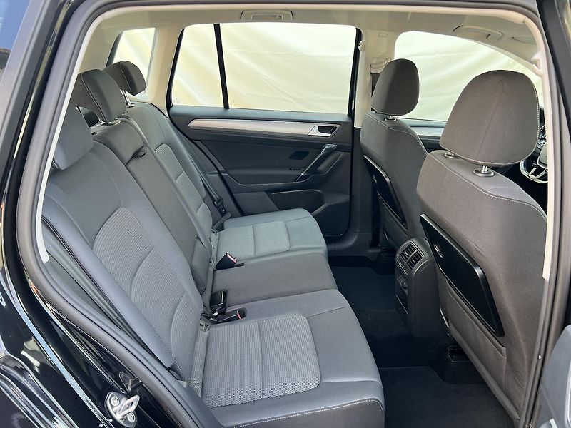 Volkswagen Golf Sportsvan 1.4TSi 92kw DSG KLIMA - fotka 33 z 48