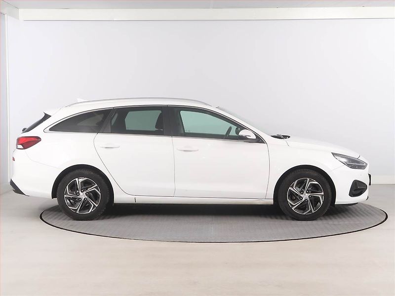 Hyundai i30 (2021) 1.6 CRDi, ČR,1.maj, Serv.kniha - fotka 6 z 17