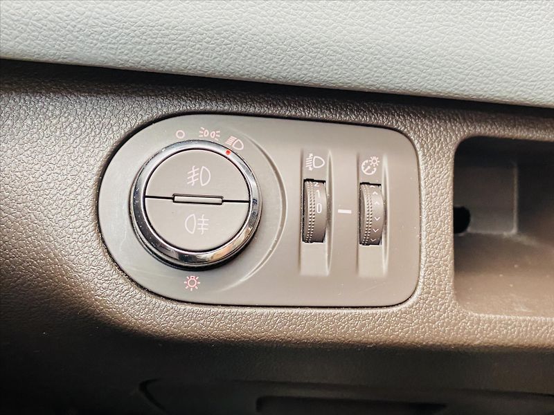 Opel Meriva 1,4 i 74 kW Digi Klima Cosmo - fotka 13 z 24