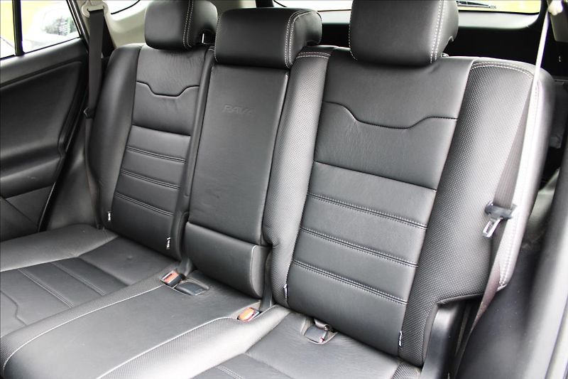 Toyota RAV4 2,5 Hybrid 4x4 LED, NAVI, kůže - fotka 18 z 28