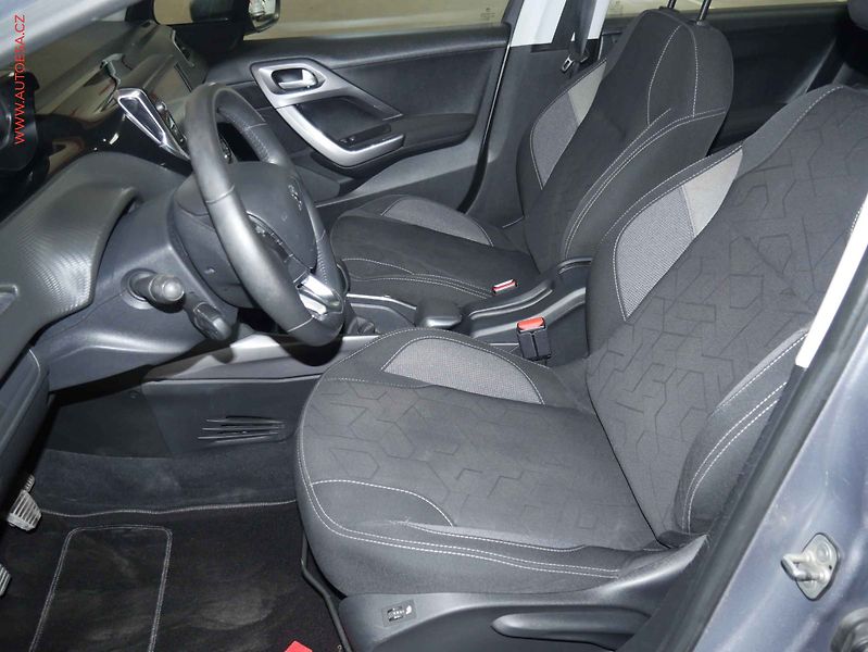 Peugeot 2008 (2018) 1.2 PT, ČR, Active - fotka 9 z 19