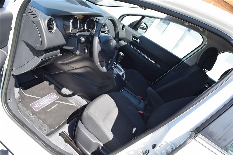 Peugeot 5008 1,6 HDI 84KW AUTOMAT PO SERVIS - fotka 15 z 49