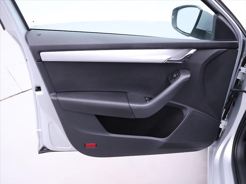 Škoda Octavia 1,6 TDI Ambition Xenon CZ DPH - fotka 10 z 31