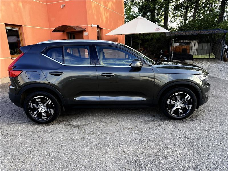Volvo XC40 2,0 T4 Inscription AWD - fotka 4 z 31