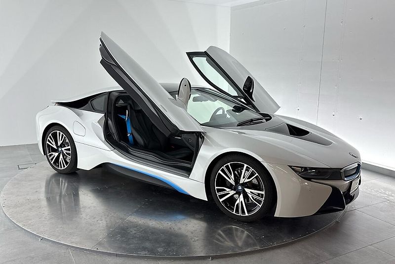 BMW i8 Coupé - fotka 30 z 34