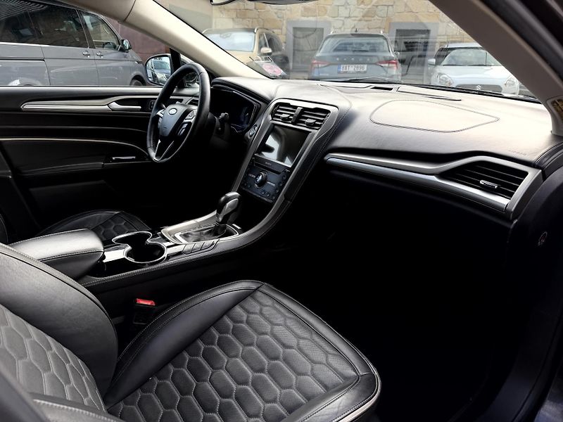 Ford Mondeo Vignale 2.0l hybrid 103 kW - fotka 14 z 21