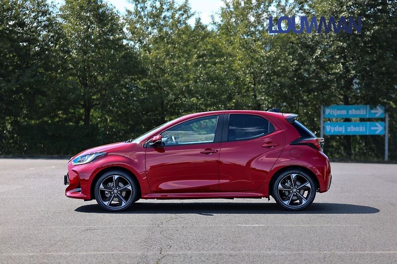 Toyota Yaris 1.5 HEV CVT EXECUTIVE - fotka 3 z 26