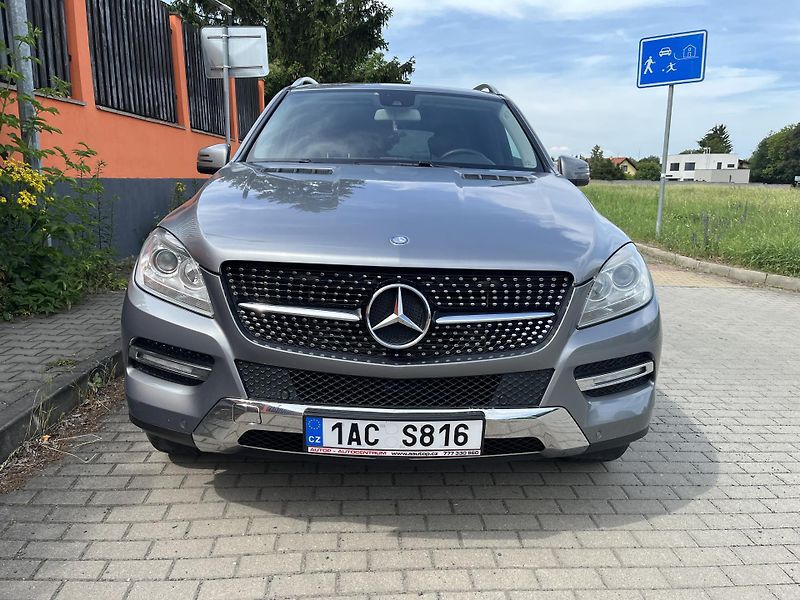 Mercedes-Benz Třídy M ML 250 CDi Sport - fotka 3 z 30