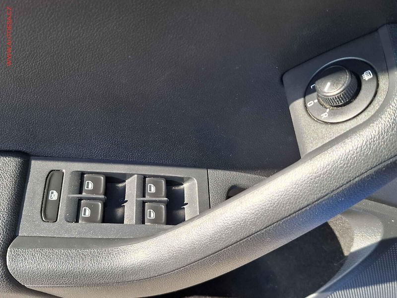 Škoda Octavia (2014) 1.6 TDI, Navi, panorama - fotka 16 z 21