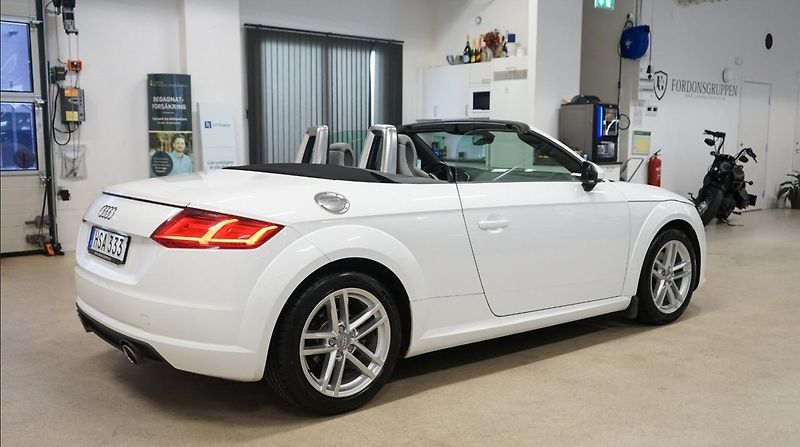 Audi TT Roadster 2.0 TDI  Manual - fotka 10 z 19
