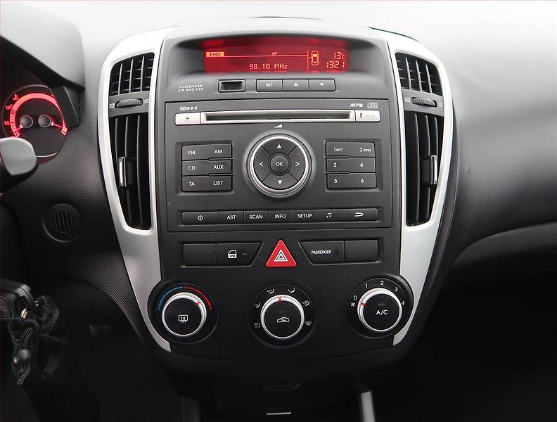 Kia Ceed (2012) 1.4 CVVT - fotka 12 z 15