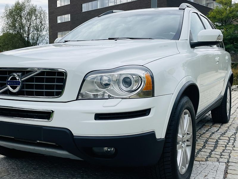 Volvo XC90 2.4D5 4x4 AUT VÝHŘEV SENZORY - fotka 39 z 40
