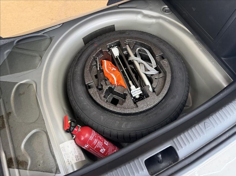 Škoda Rapid 1,2 TSI NAVI,Climatronic - fotka 28 z 28
