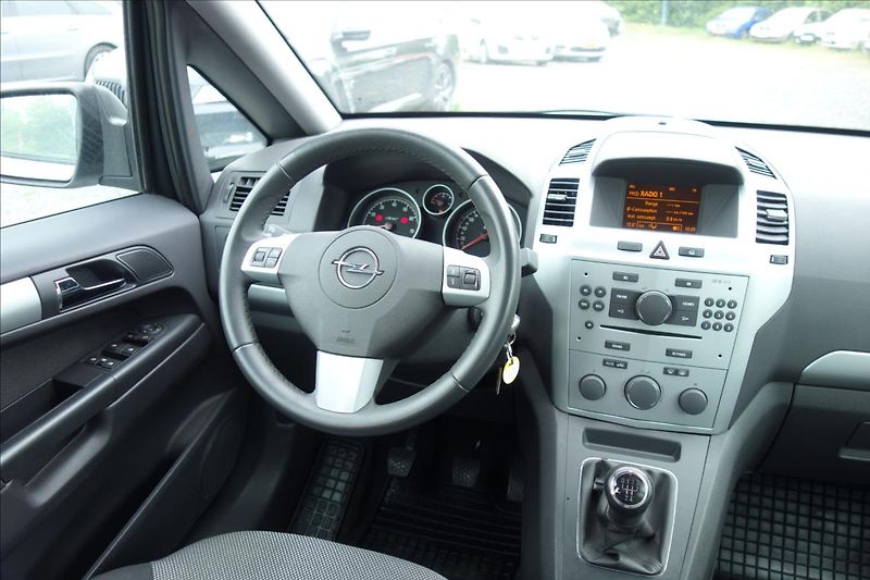 Opel Zafira 1,8 i 103KW,ČR,1 MAJ.,7 MÍST. - fotka 20 z 37