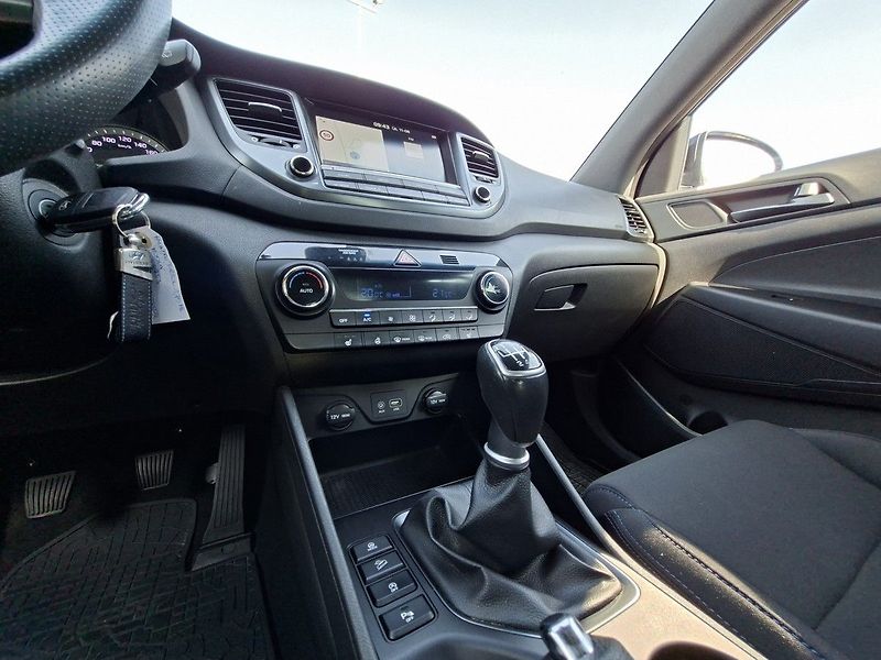 Hyundai Tucson 1,7 D 116k M6 - fotka 17 z 24