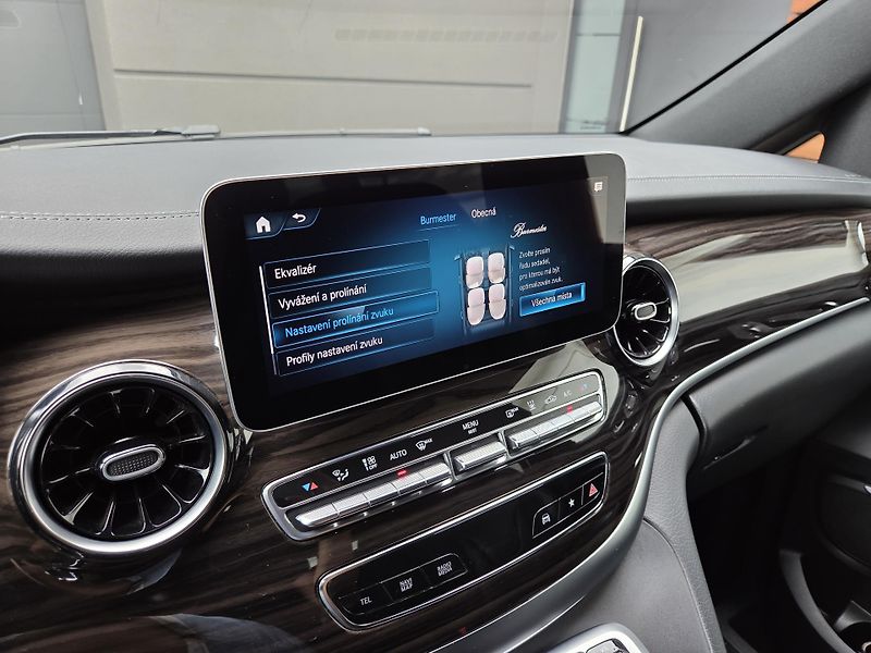 Mercedes-Benz Třídy V (2023) 300d 4M AVG AMG TOPvýbava 1m - fotka 40 z 49