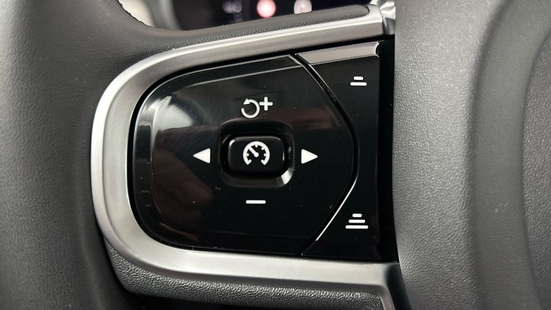 Volvo V90 2.0 B4 AUT Momentum Pro - fotka 14 z 28