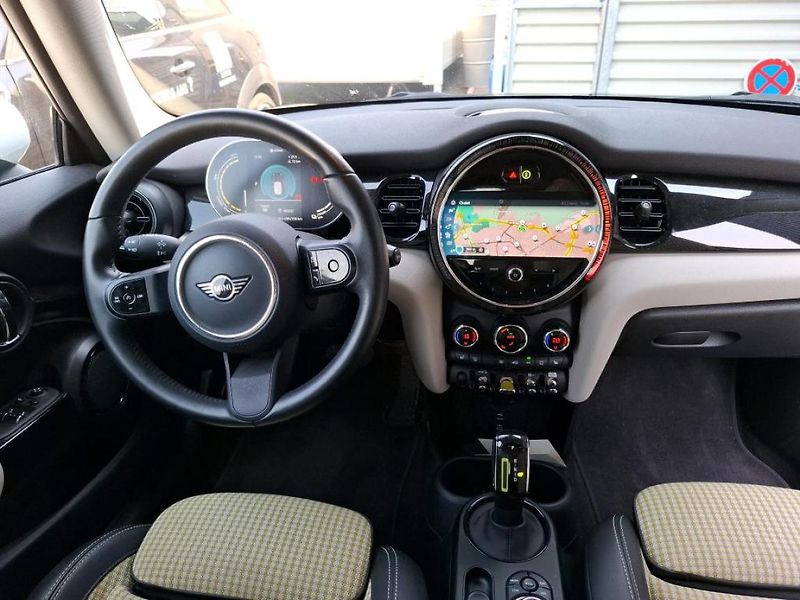 Mini Cooper SE - fotka 5 z 8