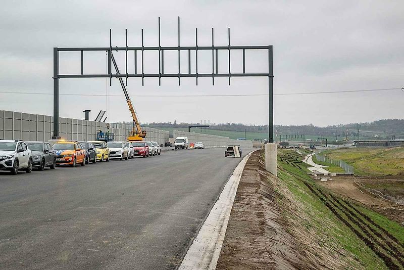 Fototermín v rámci ukázky postupu stavby dálnice D1 Říkovice–Přerov, 14. listopadu 2025, Přerov.