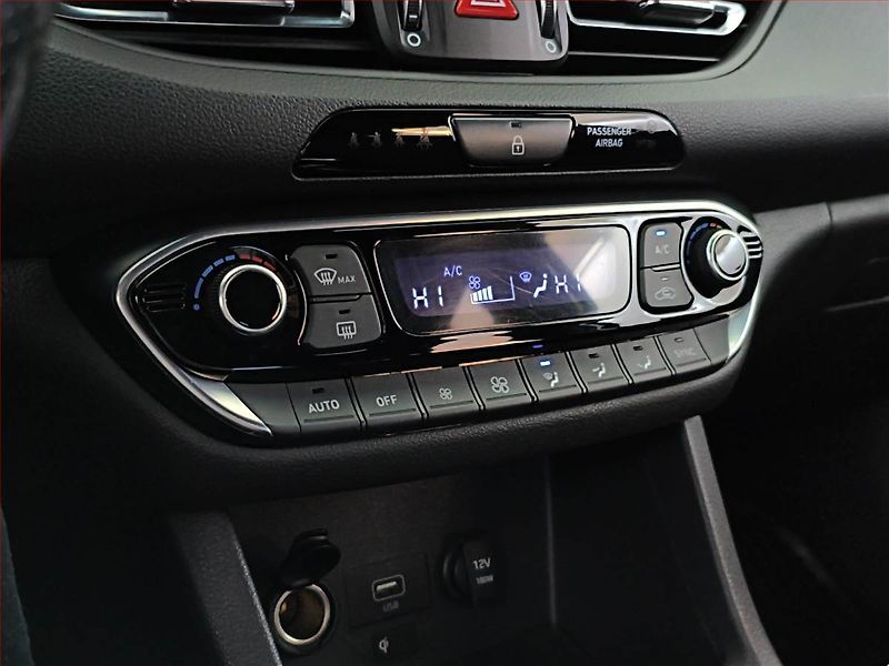 Hyundai i30 (2021) N-Line 1.5 T-GDI MHEV - fotka 15 z 17