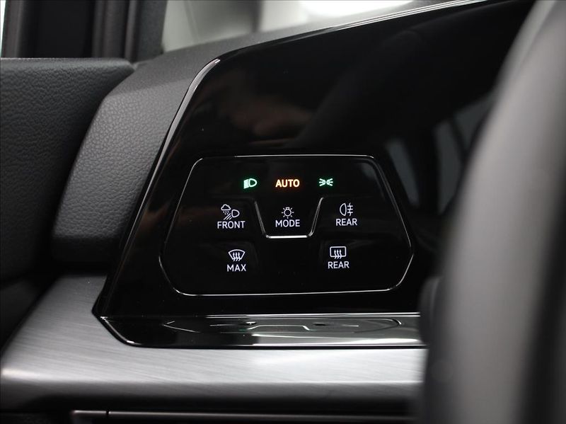 Volkswagen Golf 1,5 TSi 110kW Style Var.64tkm. - fotka 21 z 24