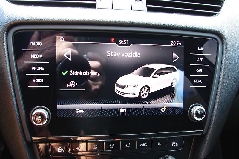 Škoda Octavia 2.0 TDi DSG LED NAVI ČR-ZADÁNO - fotka 32 z 43