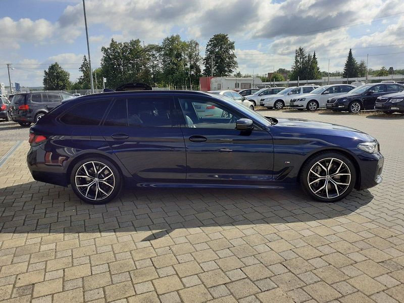 BMW Řada 5 (2023) 540d x Drive 250 Kw  ČR - fotka 3 z 46