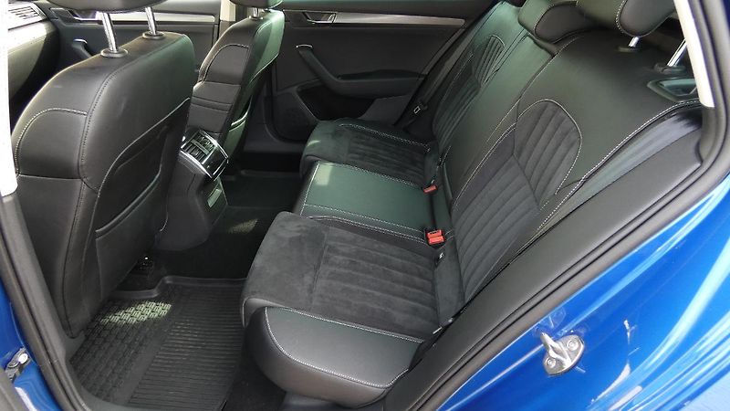 Škoda Superb Combi 1.5 TSI DSG Style - fotka 20 z 27