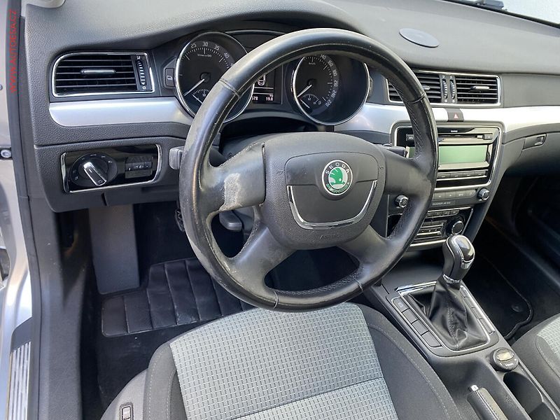 Škoda Superb (2012) 2.0 TDi, Ambition - fotka 13 z 16