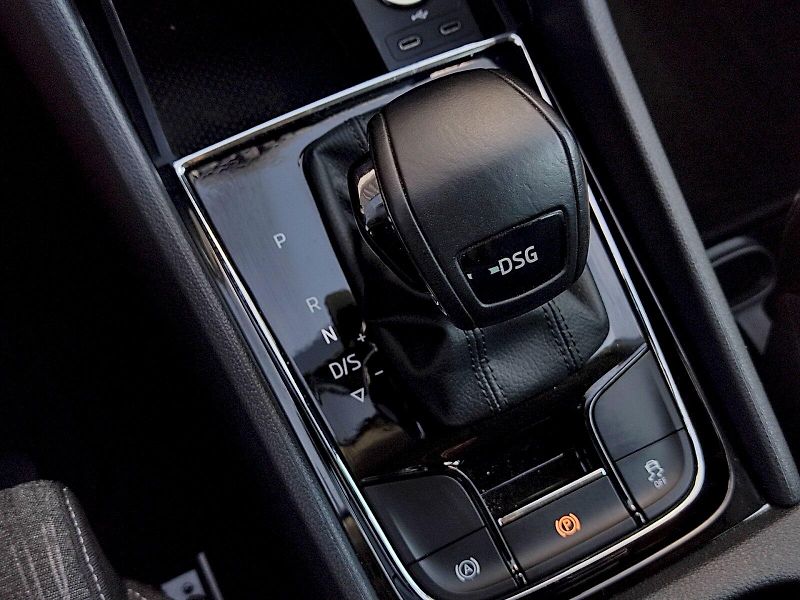 Škoda Karoq (2020) Style 1,5 Tsi 110 Kw DSG - fotka 27 z 43