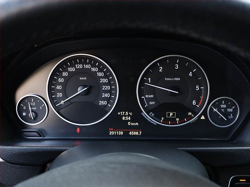 BMW Řada 3 (2013) 320 d, Automat, Navi, Tempomat - fotka 9 z 20