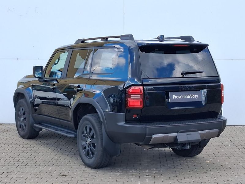 Toyota Land Cruiser 2.8 D-4D 6AT Invincible - fotka 7 z 27