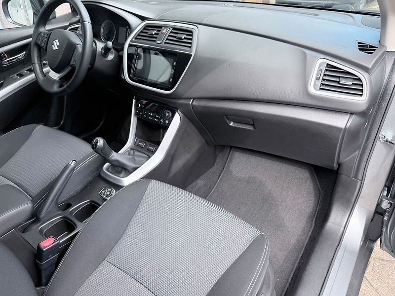 Suzuki SX4 S-Cross Comfort+ 4x4 Navigace /Xenony - fotka 19 z 23