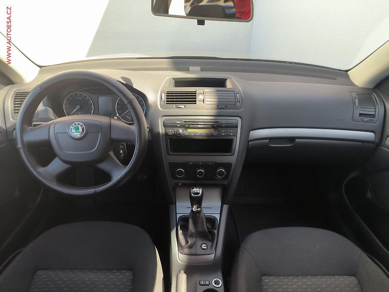 Škoda Octavia (2012) 2.0 TDi, ČR, AC - fotka 8 z 15