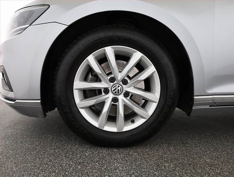 Volkswagen Passat (2019) Comfortline 1.5 TSI, Automat - fotka 17 z 17