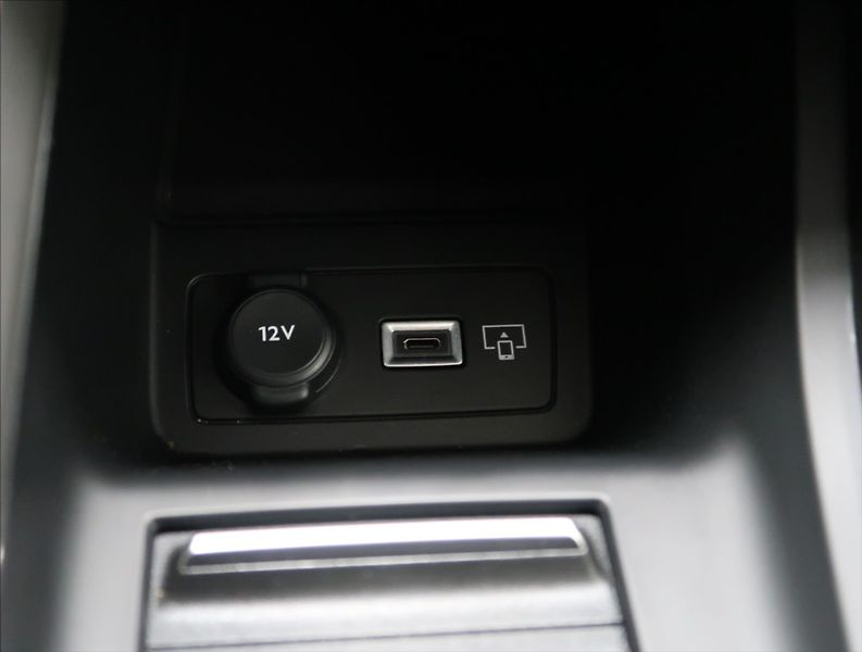 Peugeot 308 1,2 PT AT ALLURE NAVI KAMERA - fotka 31 z 42