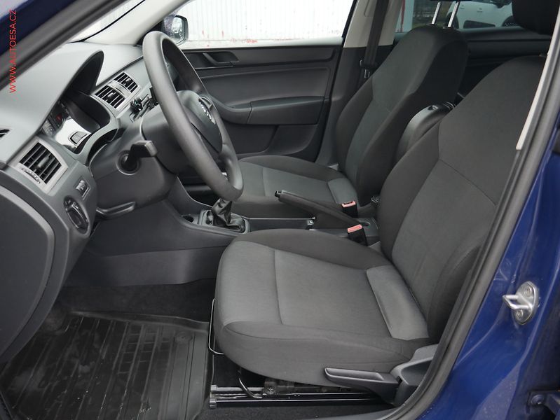 Škoda Rapid (2013) 1.2 TSi, ČR, Fresh, park - fotka 9 z 17